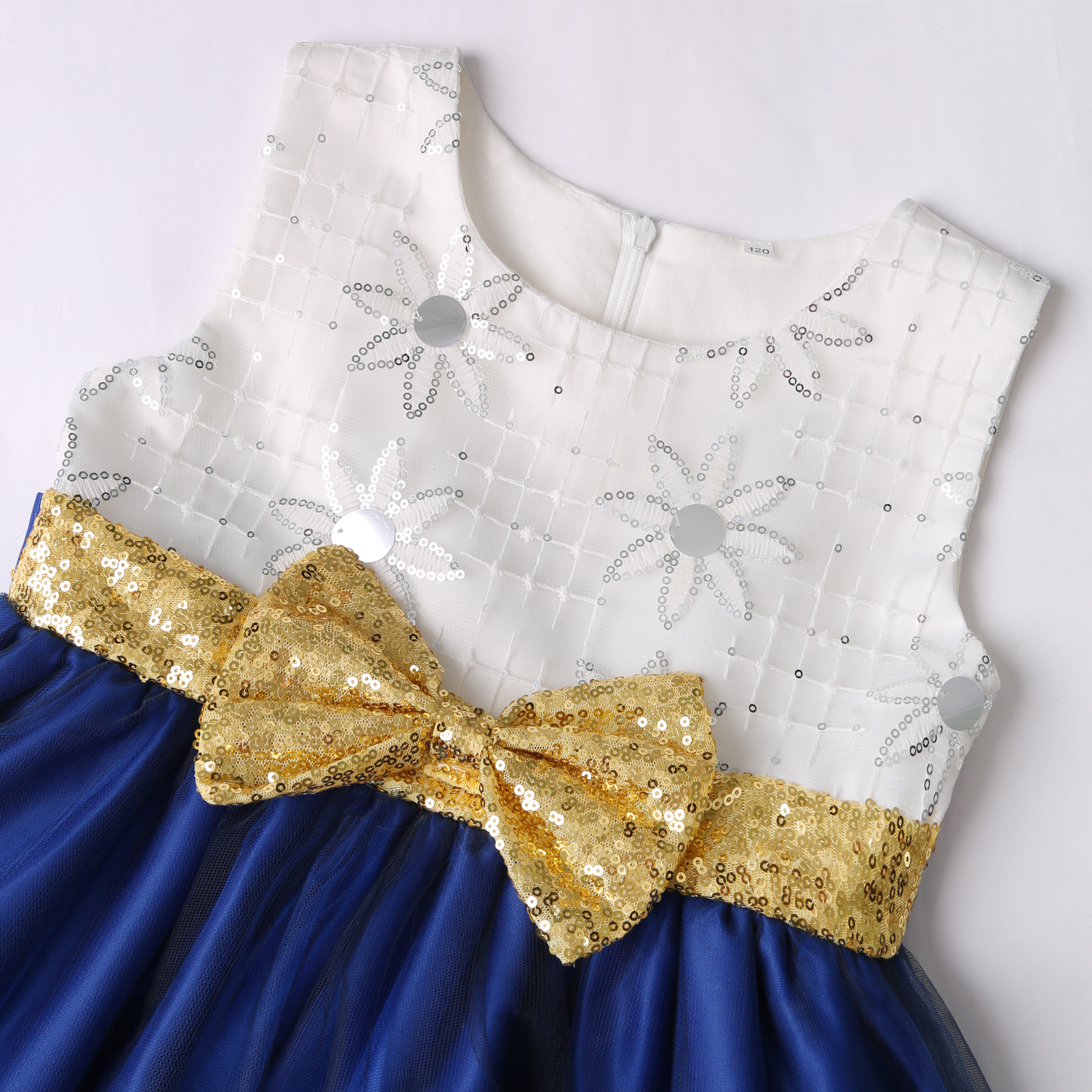 Little girl’s embroidered dres - Wedding Lulu 评论和价格
