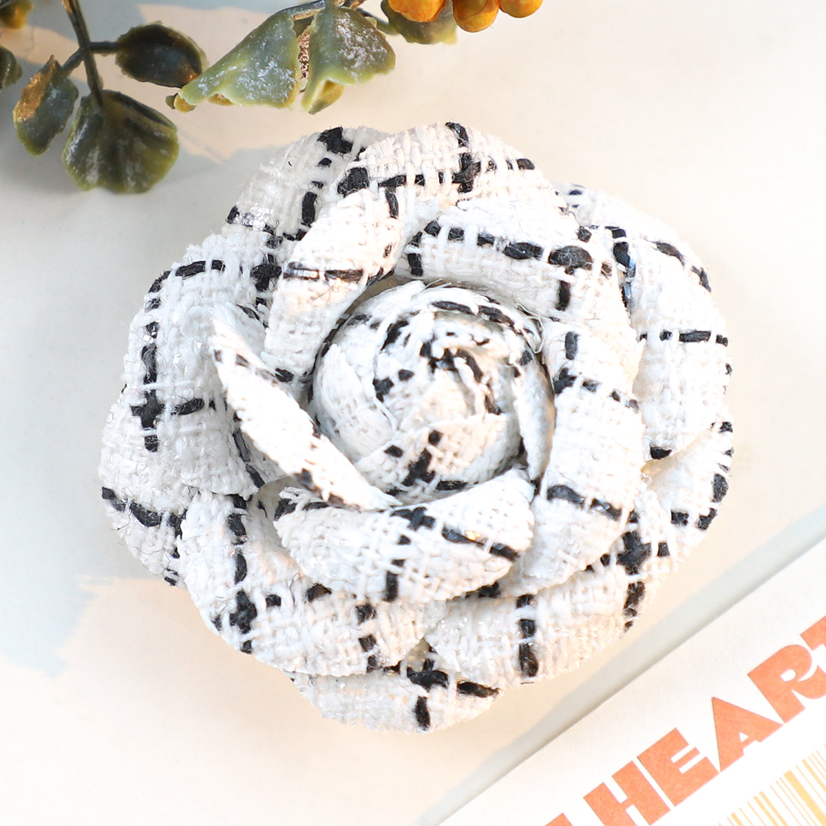 6CM Camellia Brooch for Women  - Wedding Dress Supply 评论和价格